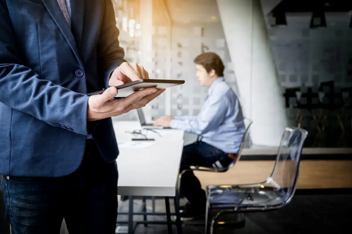 Equipe atendendo chamado de serviço para cliente em Brasília